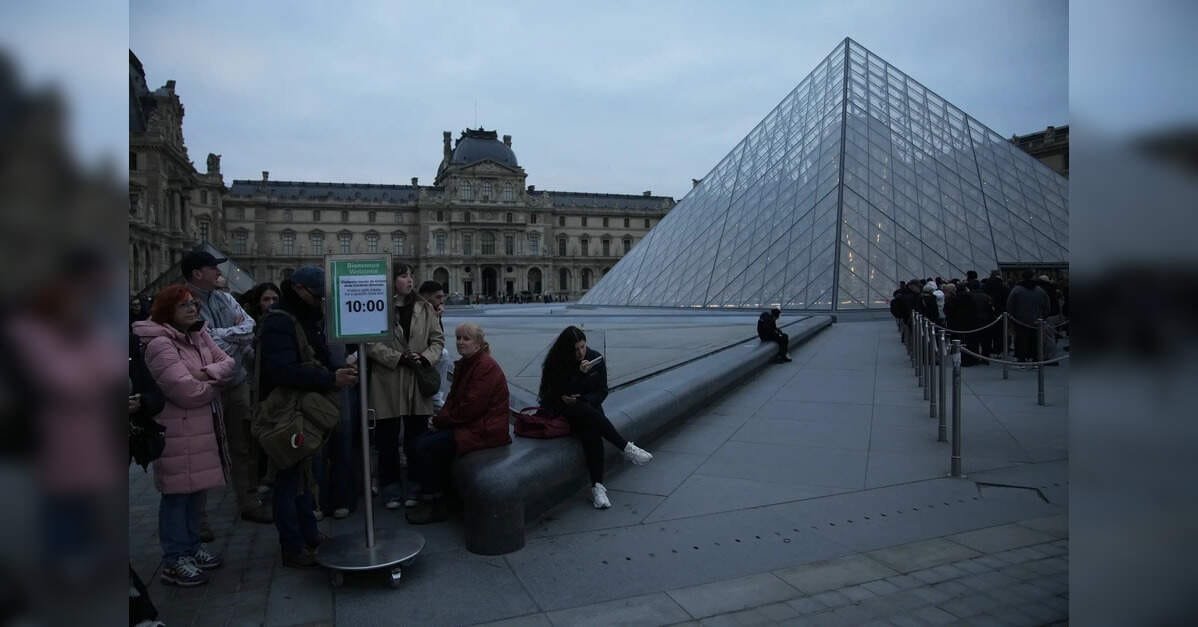 Why the worlds most visited museum has reached a breaking point.jpg